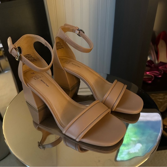Time & Tru Nude Block Heels - Picture 3 of 8